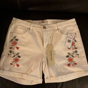 Ladies shorts size 9